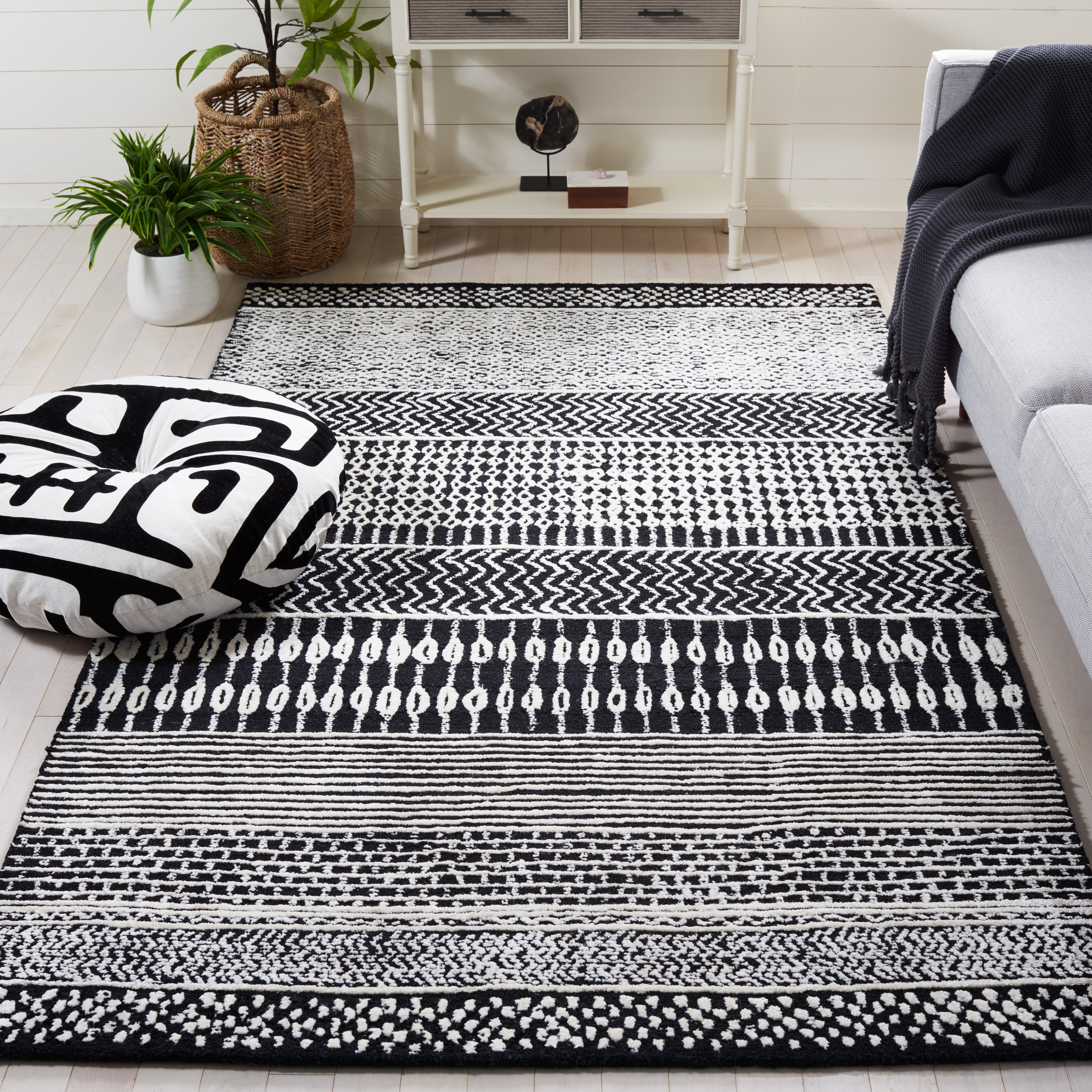 SAFAVIEH Glamour Andreas Geometric Area Rug, Black/Ivory, 8' x 10'