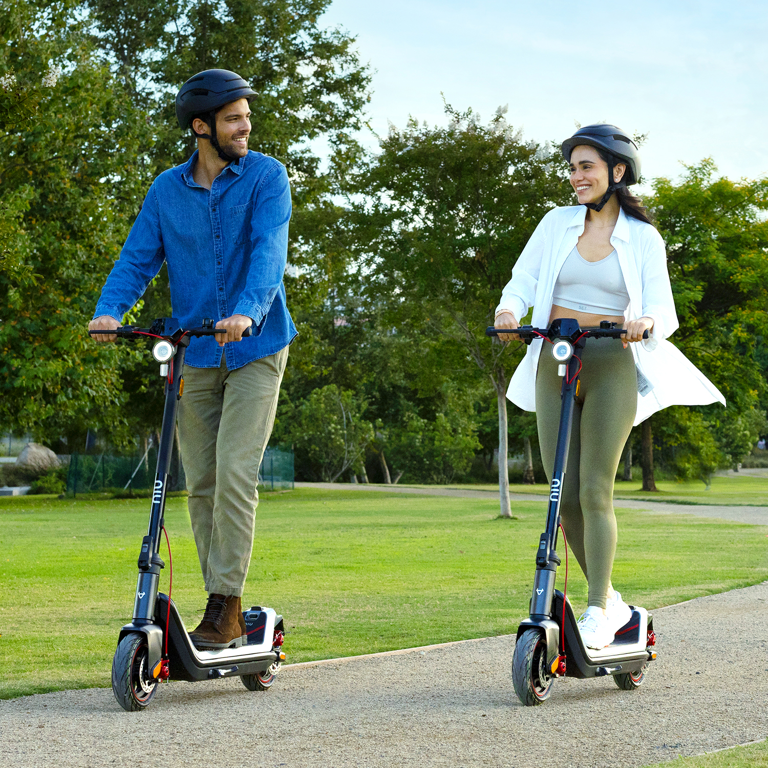 NIU KQi3 Max Electric Scooter 40.4 Miles Long Range Upgraded Motor Power Max Speed 20 mph Portable Foldable Commuting - image 5 of 18