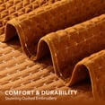 thumbnail image 2 of Juego de colcha Grassix Velvet Queen Size con 2 fundas en color dorado caramelo, 2 of 9