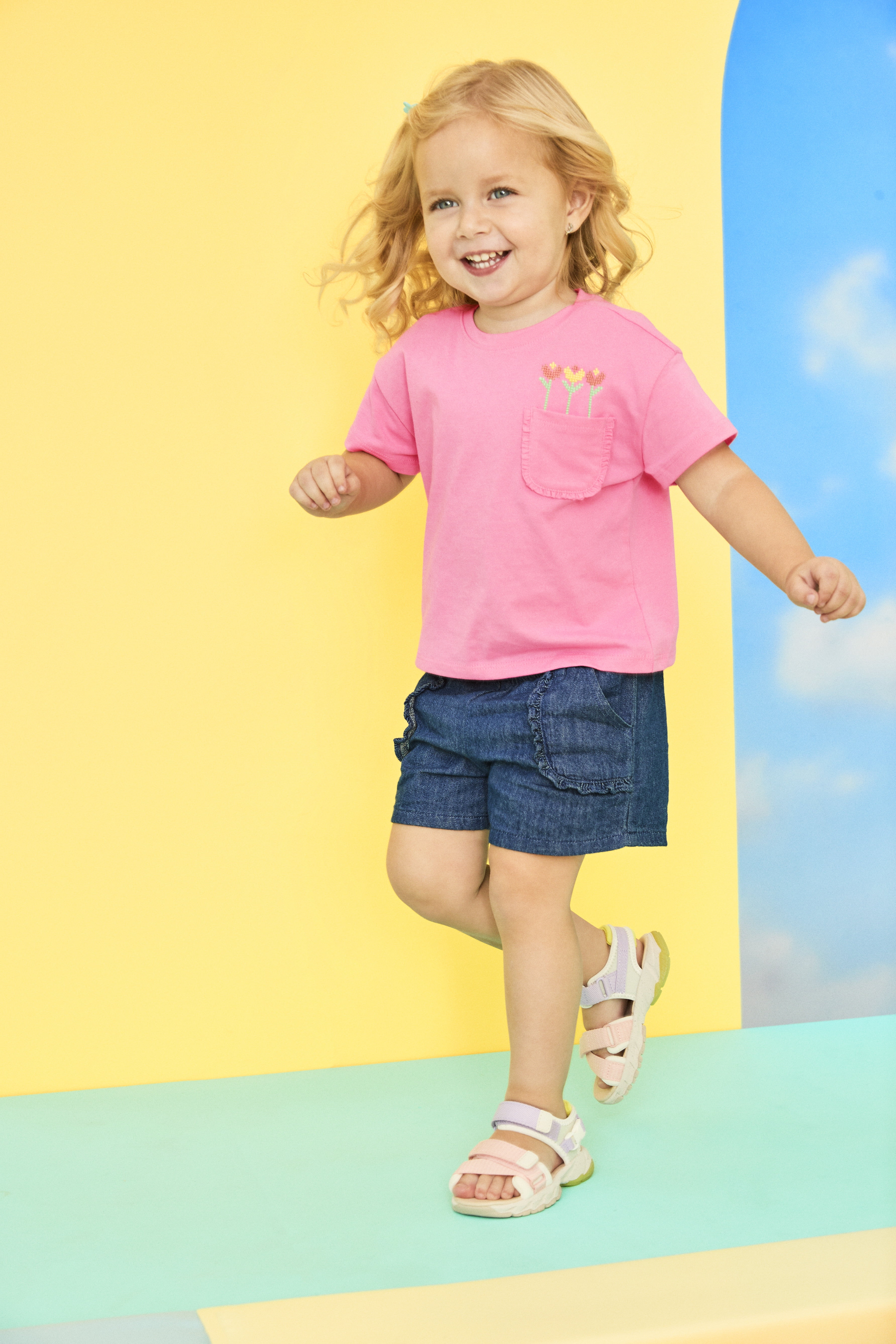 Garanimals Toddler Girl Short Sleeve T-Shirt with Ruffle Pocket, Sizes 18M-5T