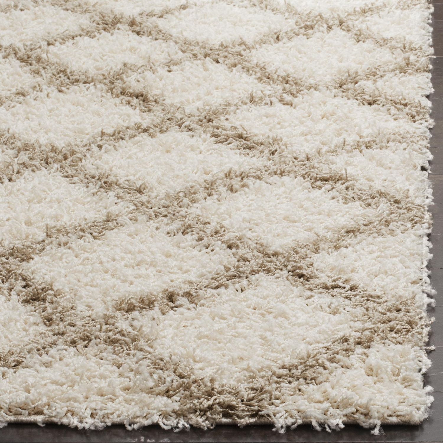 Safavieh Layla Geometric Plush Shag Area Rug