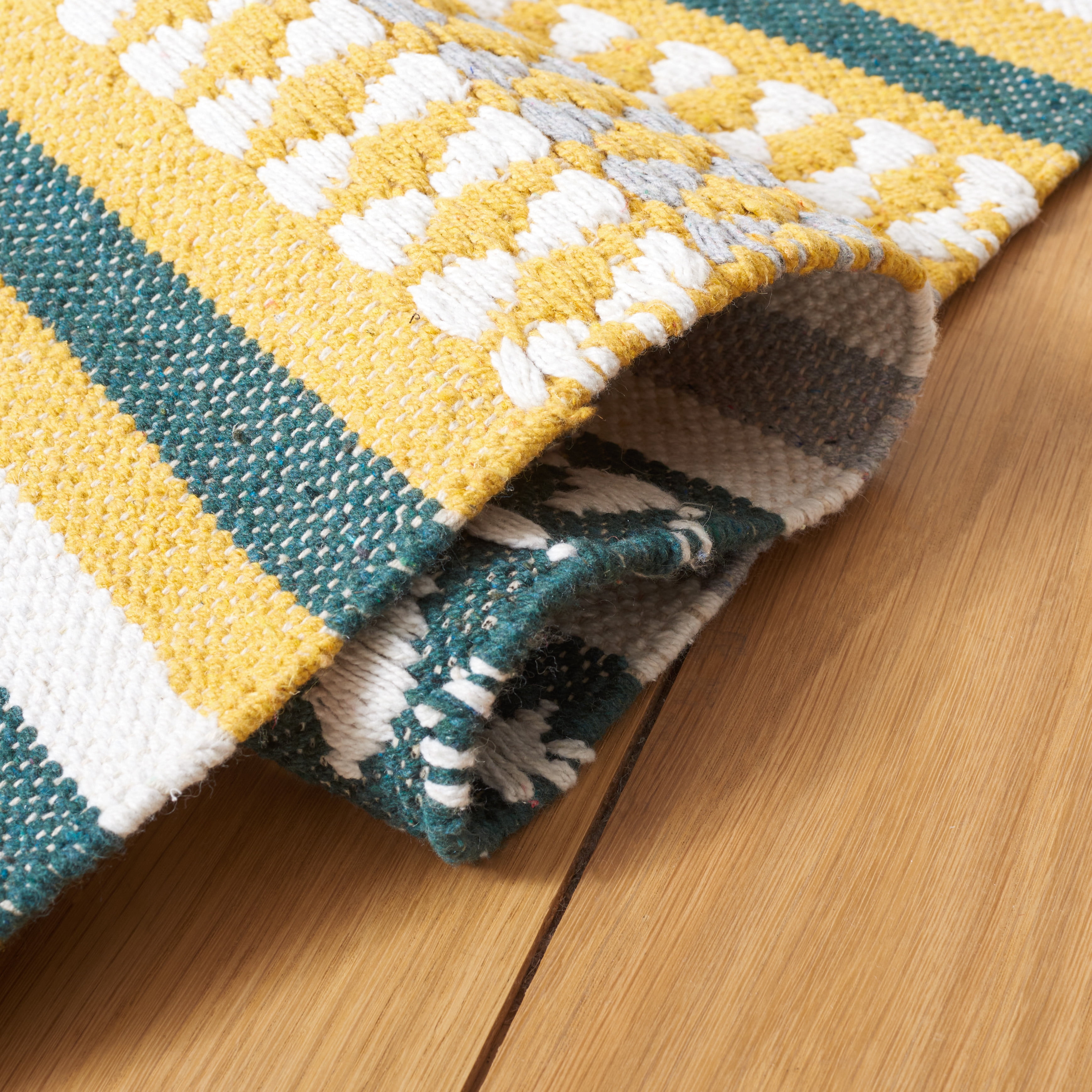 SAFAVIEH Montauk Kenyon Southwestern Cotton Area Rug, Yellow/Ivory, 6' x 6' Round