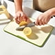 thumbnail image 1 of Tabla de Corte de Plástico, Tabla de Picar con Borde Antideslizante, Superficie de Corte para Cocina con Tamaño de 32x22cm para Preparación de Alimentos, Corte de Verduras, Frutas y Carnes., 1 of 6