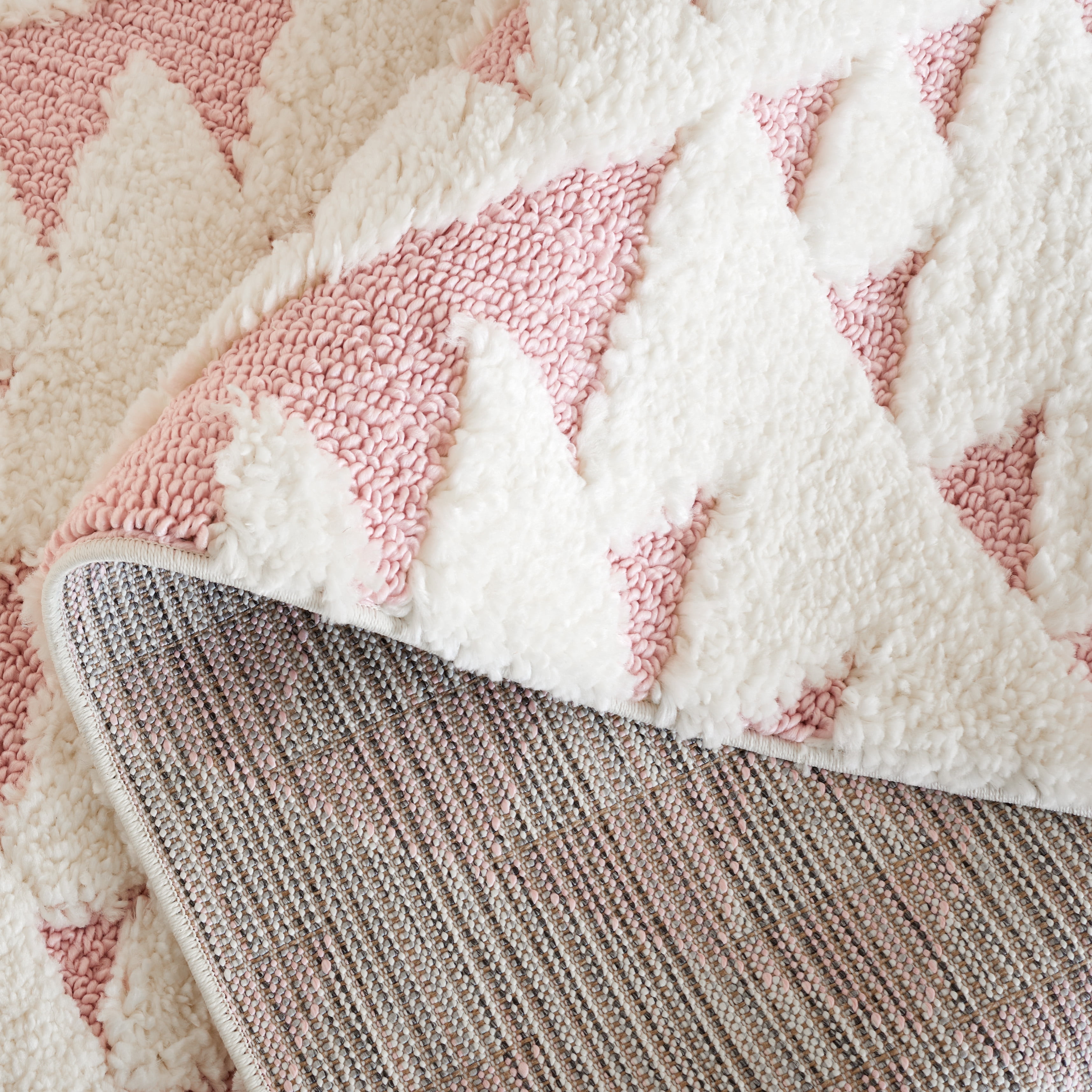 Safavieh Moroccan Tassel Larry Geometric Shag Area Rug, Ivory/Pink, 3' x 3' Round