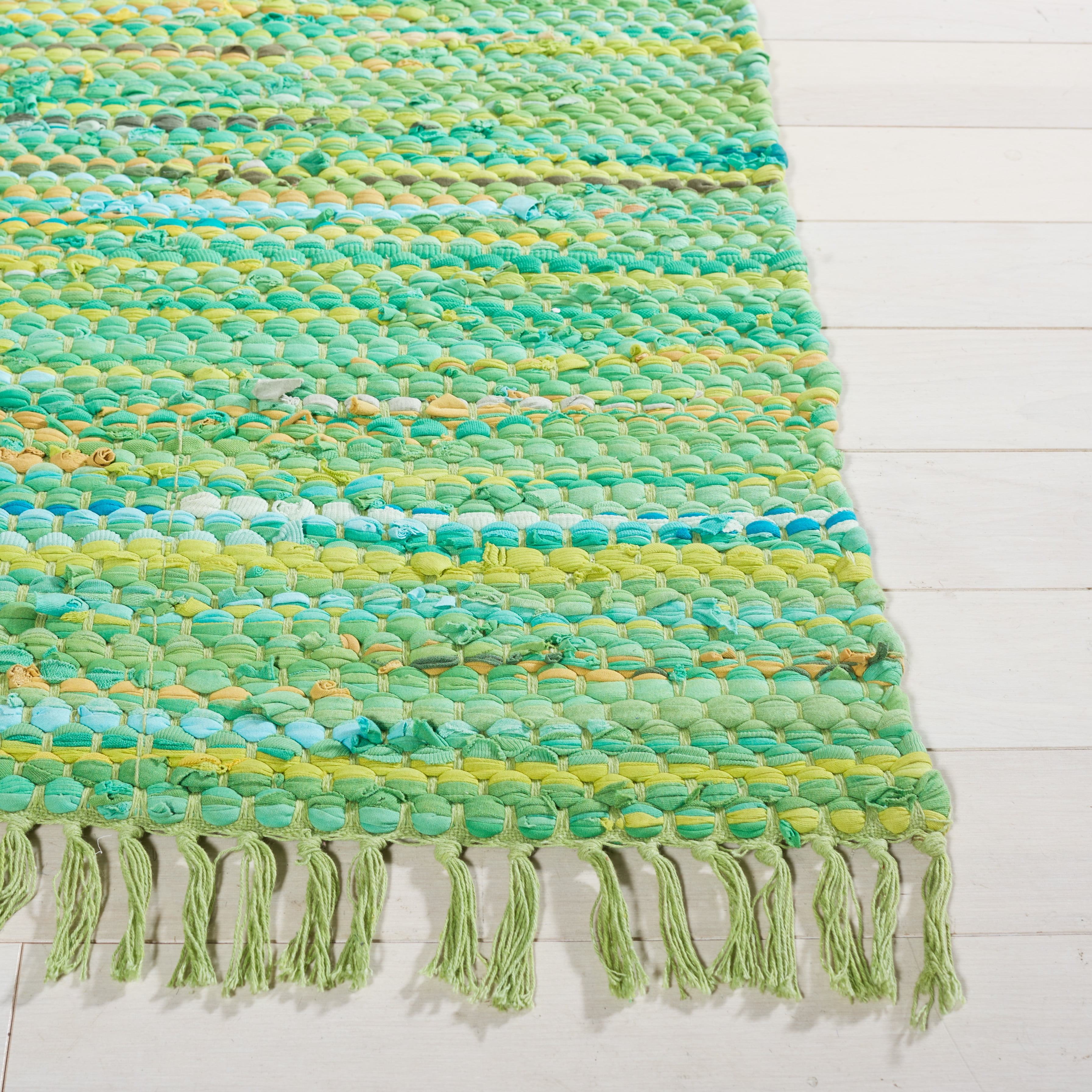 SAFAVIEH Montauk Renae Distressed Area Rug, Green, 9' x 12'