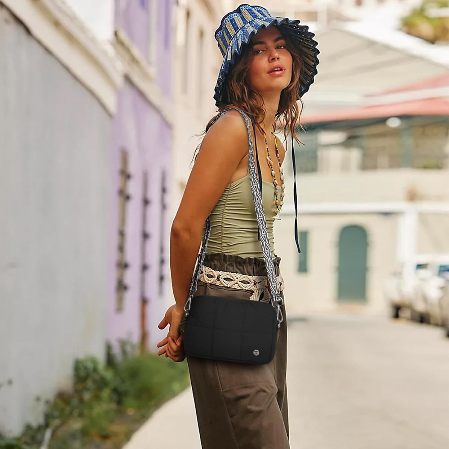 Crossbody Bags for Women Crossbody Purse with Guitar Strap Lightweight Puffer Shoulder Bag for Travel