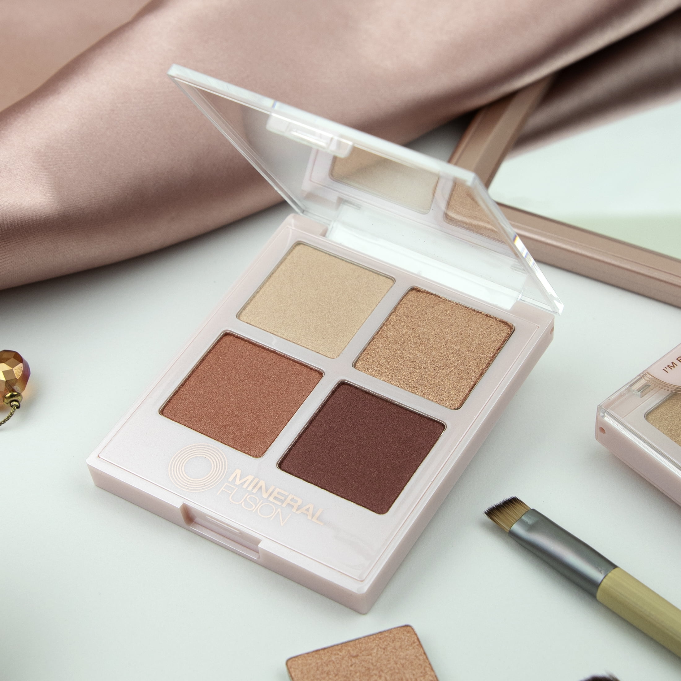 MINERAL FUSION Vegan Eye Shadow Palette, Romantic Getaway | 4 Blendable Shades Matte, Satin, Shimmer