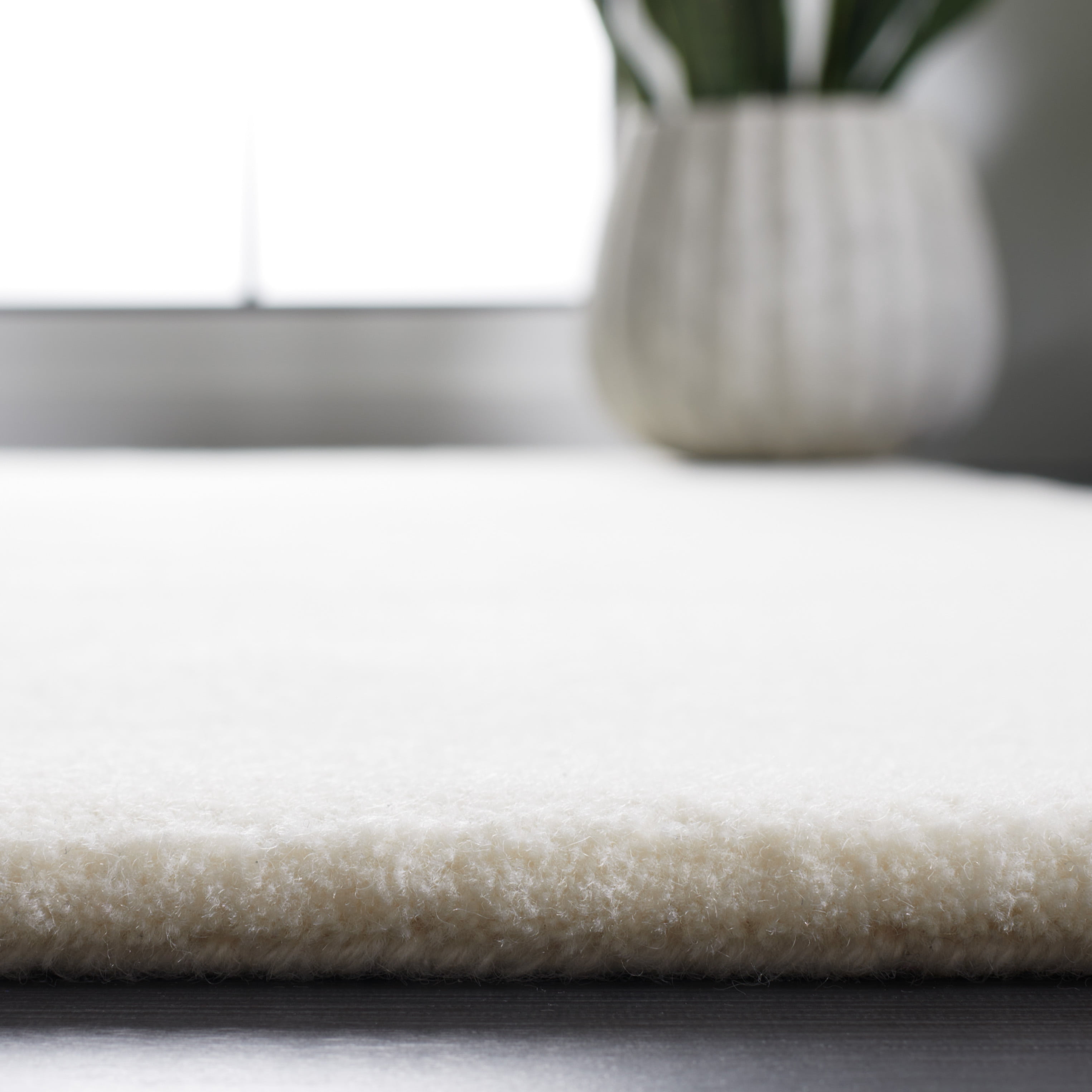 SAFAVIEH Fifth Avenue Debra Solid Area Rug, Ivory, 3' x 5'