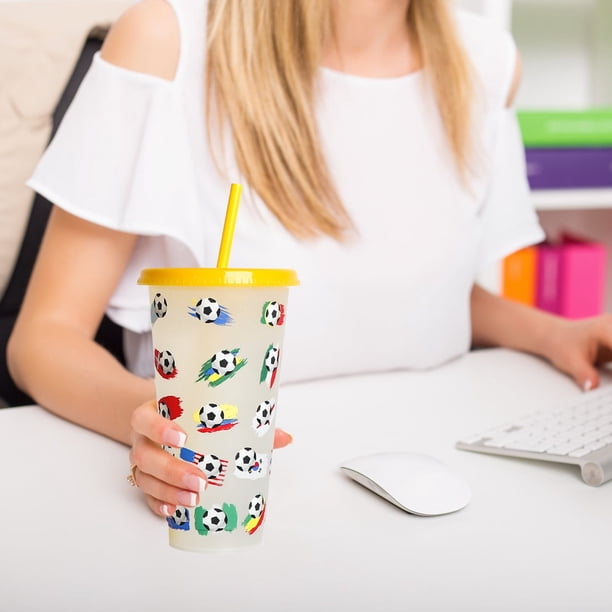 Vasos TRIEIY con tapa y pajita, vaso creativo para agua, vaso de fútbol, vaso de plástico PP con pajita, vaso de plástico transparente estilo fútbol, 710 ml, vaso de plástico sensible a la