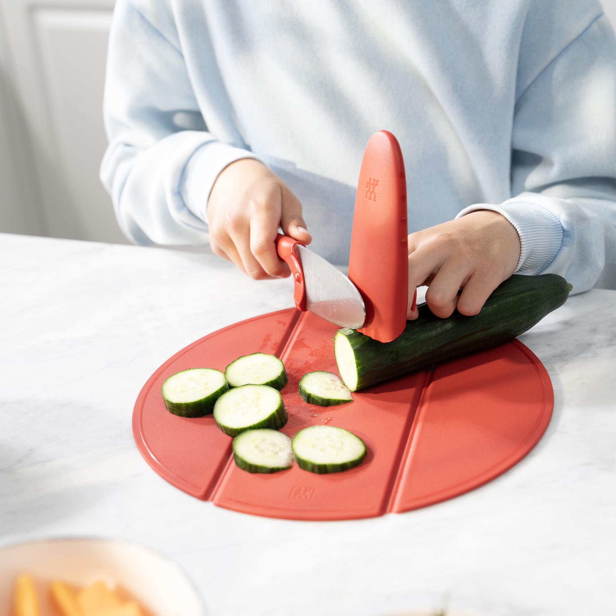 ZWILLING TWINNY Kids Chef’s Knife and Cutting Board 2-pc Set, Red