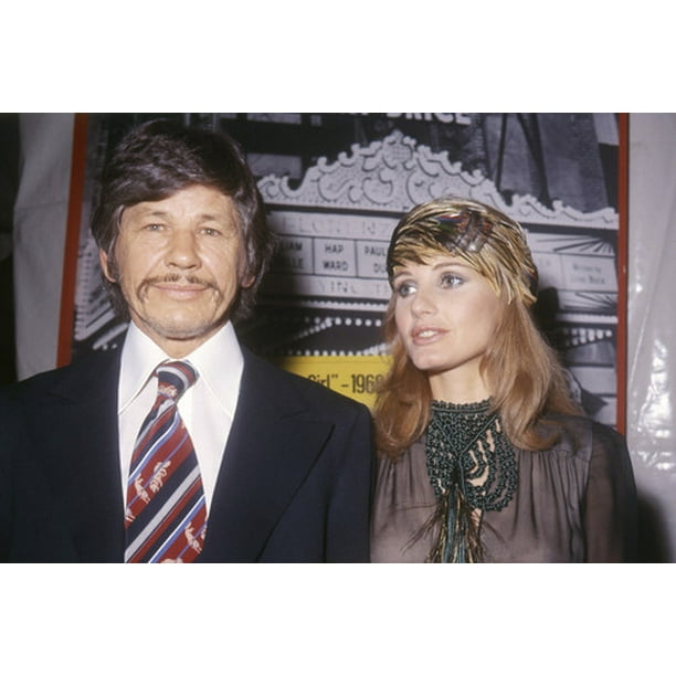 Charles Bronson And Jill Ireland At Premiere The White Buffalo 24x36 Poster Walmart Com Walmart Com