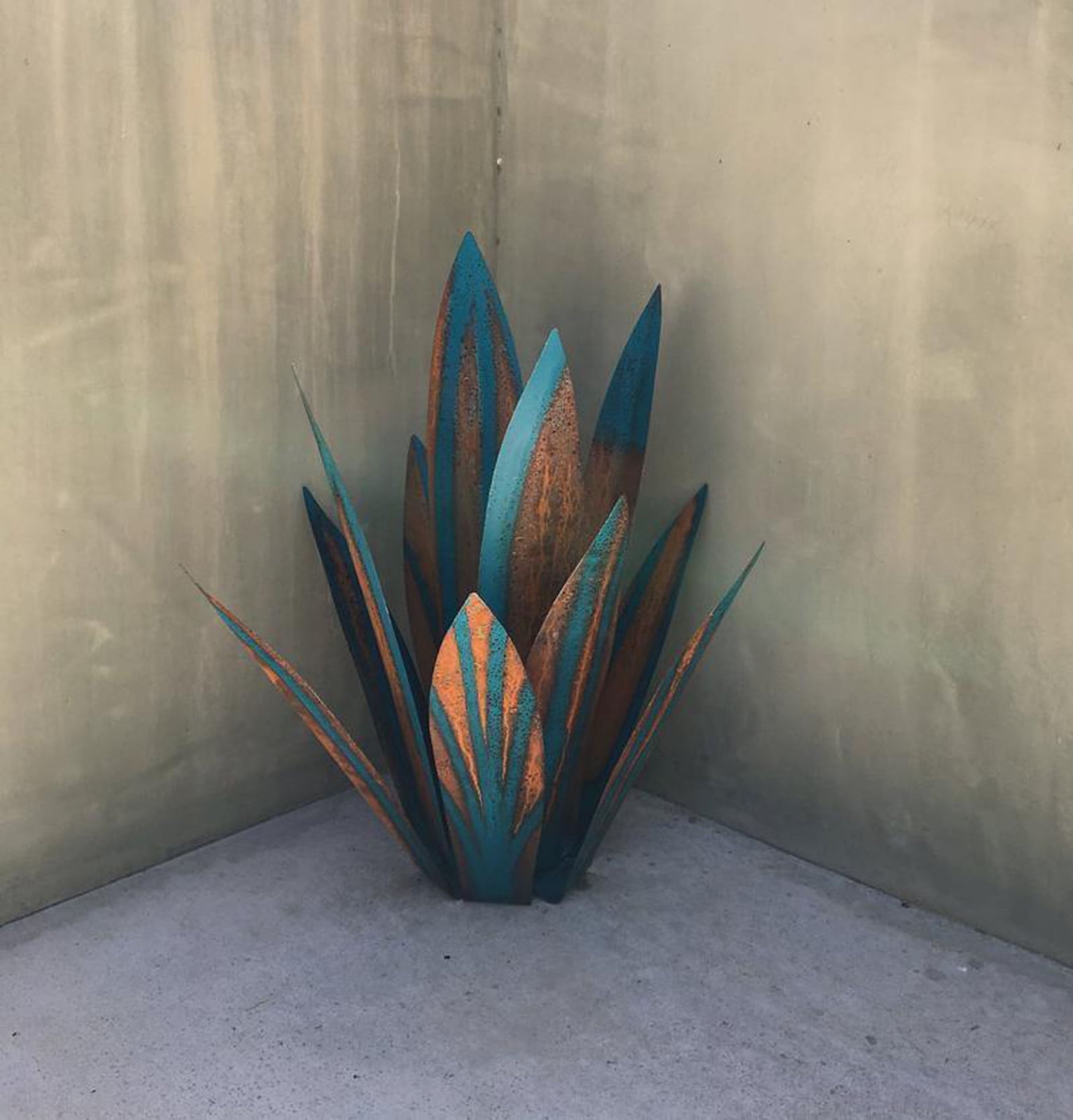 Metal Tequila Sculpture, Rustic Blue Agave Yard Art, 11 Inch DIY Metal Garden Statue for Patio Lawn Home Indoor Outdoor Decoration, 9 Leaves Handmade Ornament