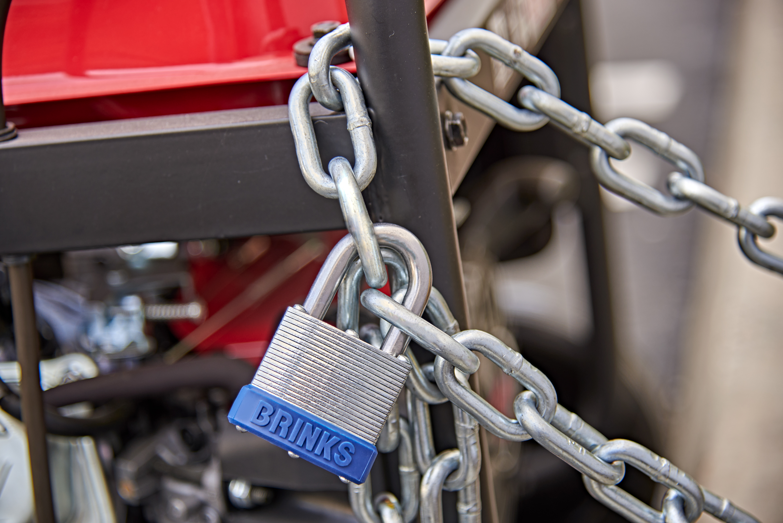 Brinks Laminated Steel Padlock, 44mm with 1-1/8in Shackle photo 7