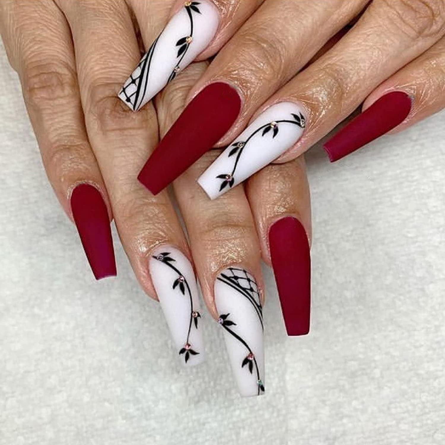 Red Nail Art for Valentines Day: Eclectic stories of Red, that's tastefully  sophisticated - Hike n Dip | Red nail art designs, Red nail art, Trendy nail  art