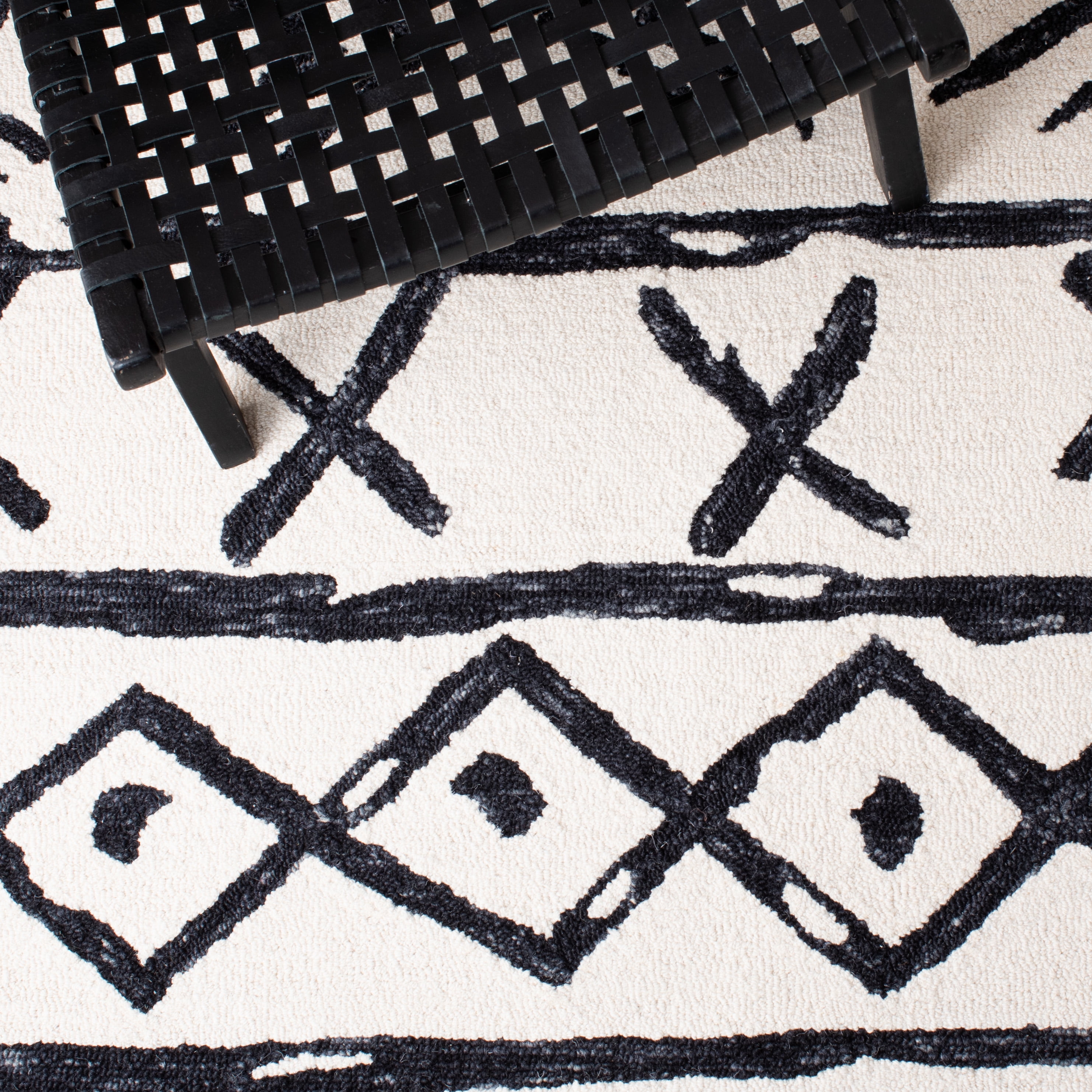 SAFAVIEH Metro Jarred Diamond Runner Rug, Black/Ivory, 2'3" x 9'