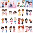 thumbnail image 2 of Mini figura de pareja de Navidad para decoración del hogar, adorno de bonsái para jardín, juguete en miniatura para niños, estatua de personas, 2 piezas, 2 of 4