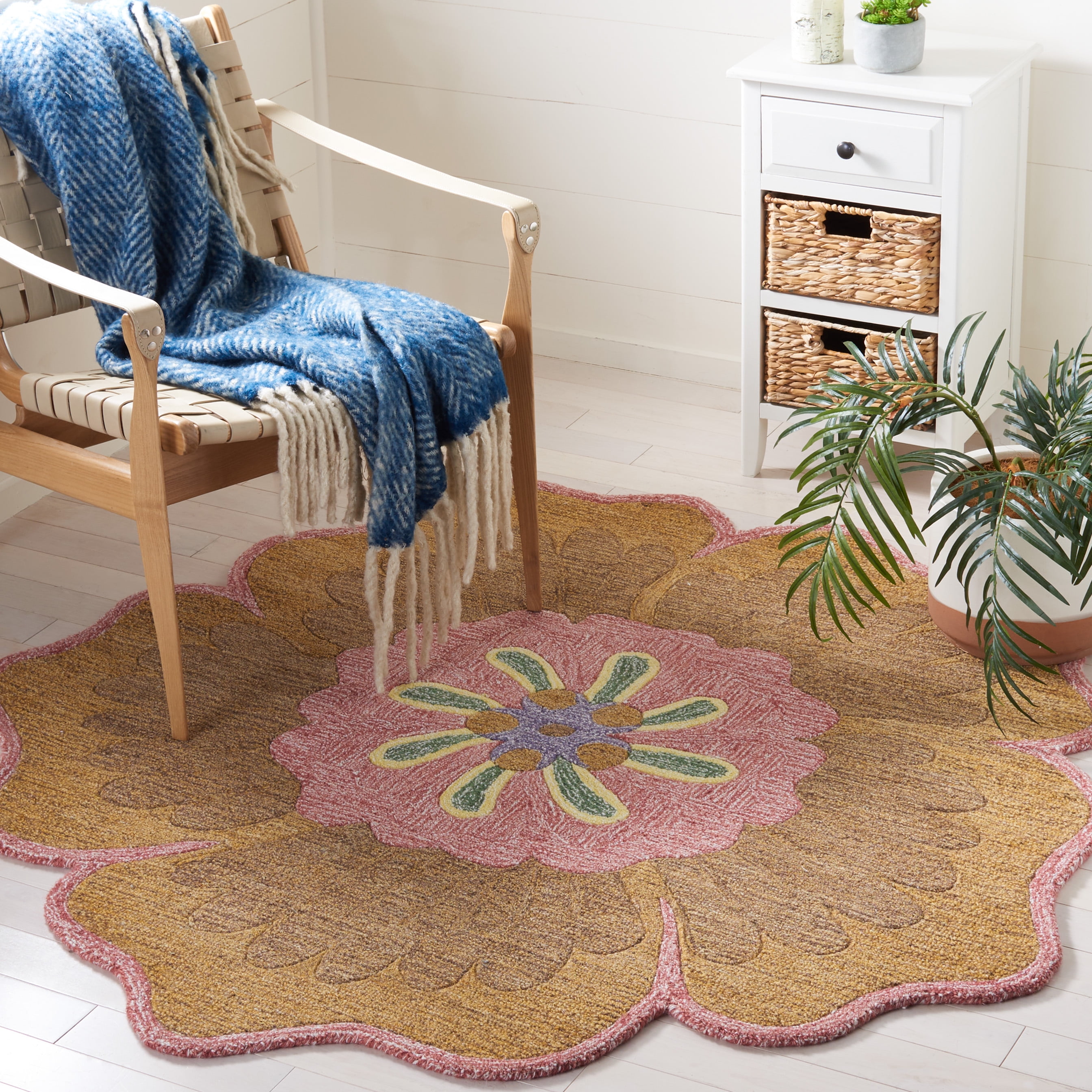 SAFAVIEH Novelty Anabella Floral Area Rug, Gold/Pink, 5' x 5' Round