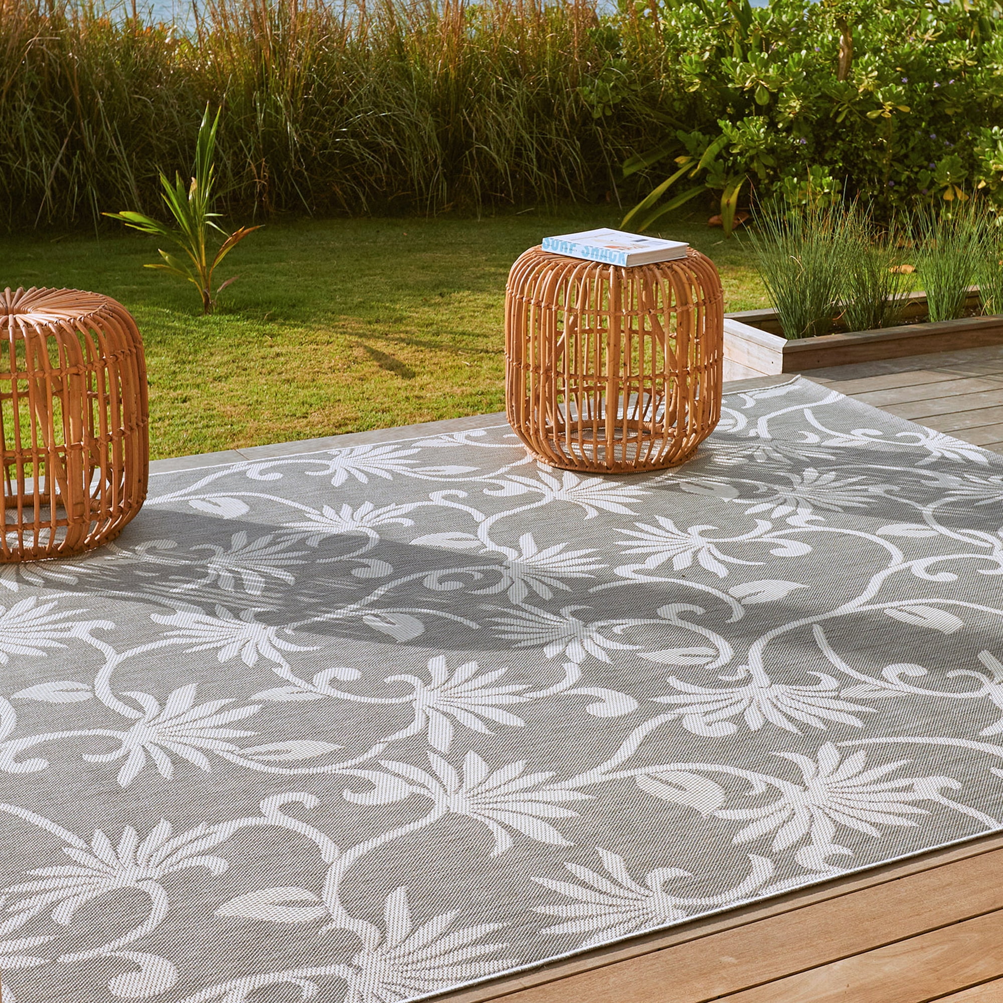 Reyn Spooner Tradewinds Plumeria Indoor/ Outdoor Polypropylene Gray Flat Weave Area Rug, 5x8