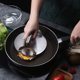 thumbnail image 5 of Prensa de hamburguesas redonda de acero inoxidable, herramienta para aplastar hamburguesas, utensilio de cocina de metal., 5 of 6