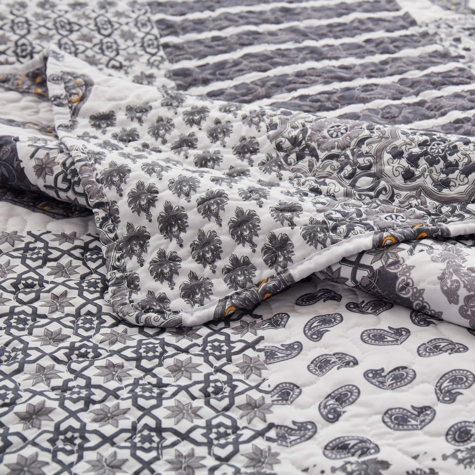 3-Piece King Size Quilt Set - Grey Paisley Bedspread Coverlet with 2 Pillow Shams, Microfiber