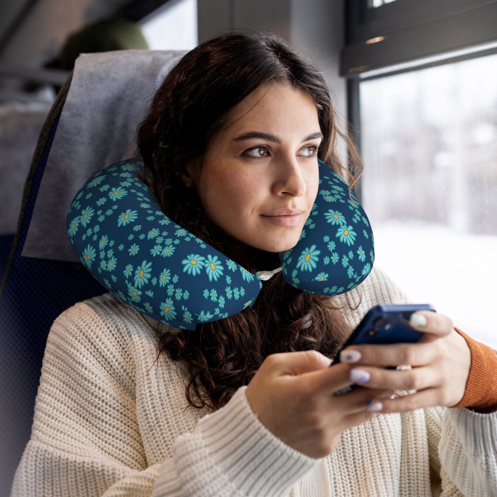Xecao Daisies Flowers Print Memory Foam Cervical Neck Pillow Versatile U-Shaped Pillows for Home,Office,Camping,Travelling,Soft Washable Cover