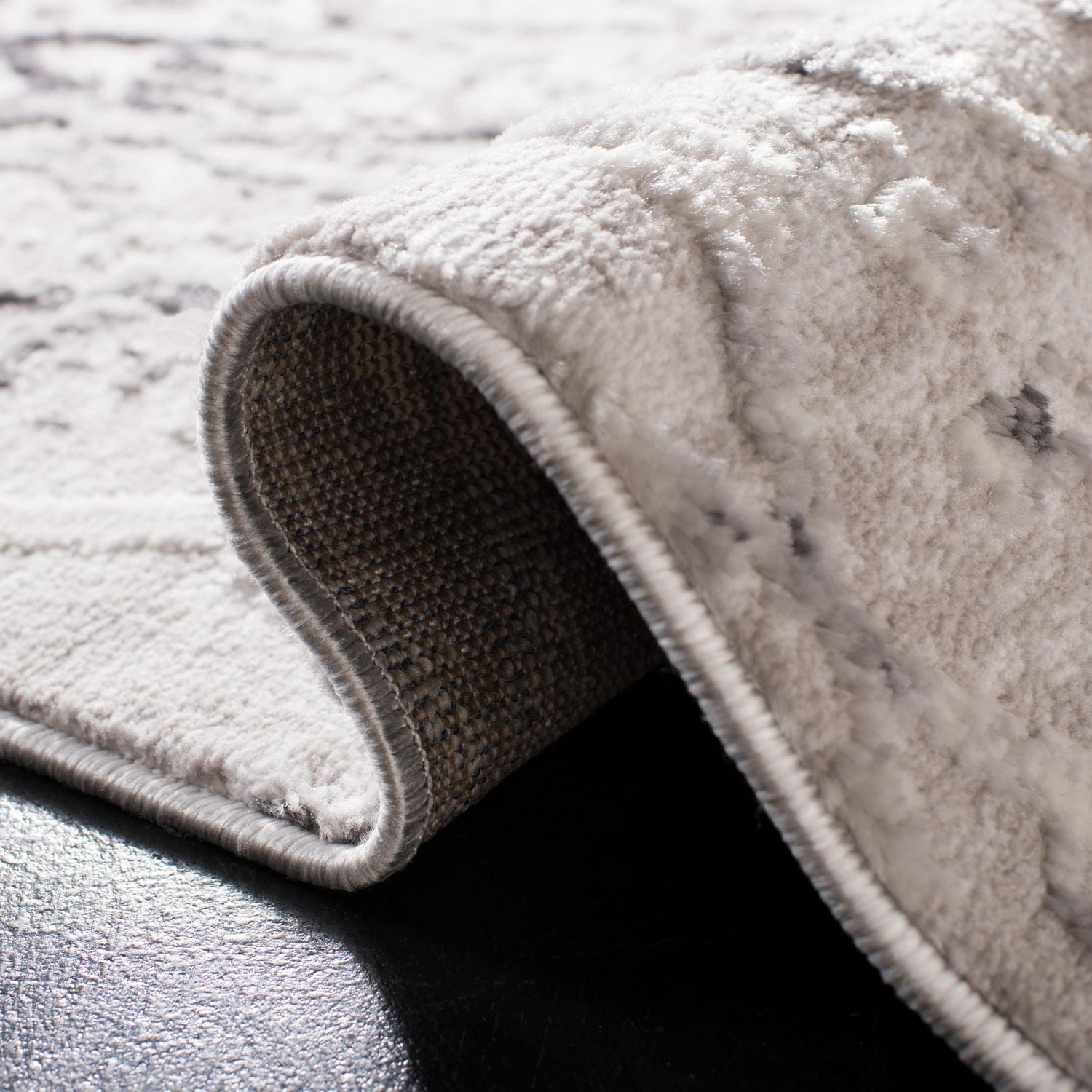 SAFAVIEH Amelia Roslyn Abstract Distressed Area Rug