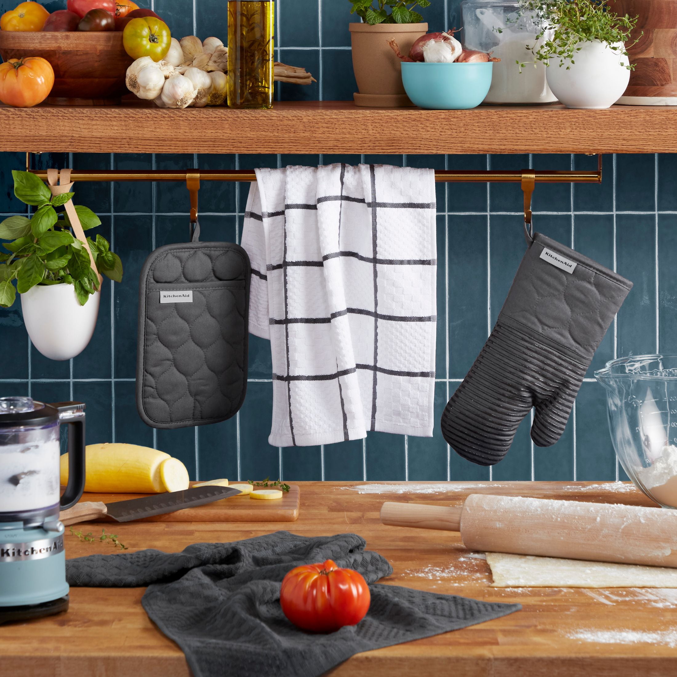 KitchenAid Onion Quilt Kitchen Towel, Oven Mitt & Potholder 4-Pack Set, Charcoal Grey, 16"x26", 7"x13" & 7"x10"