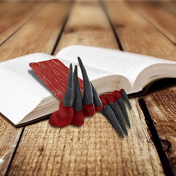 Marcador de libros de resina con la Mano del Diablo, ideal como regalo de Halloween o como rastrillo para alfombras.