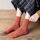 thumbnail image 4 of 1 par de calcetines de mujer de tubo medio sin olor, retro, color sólido, alta elasticidad, antideslizantes, transpirables, suaves, absorbentes del sudor, antiencogimiento, calcetines deportivos de, 4 of 8