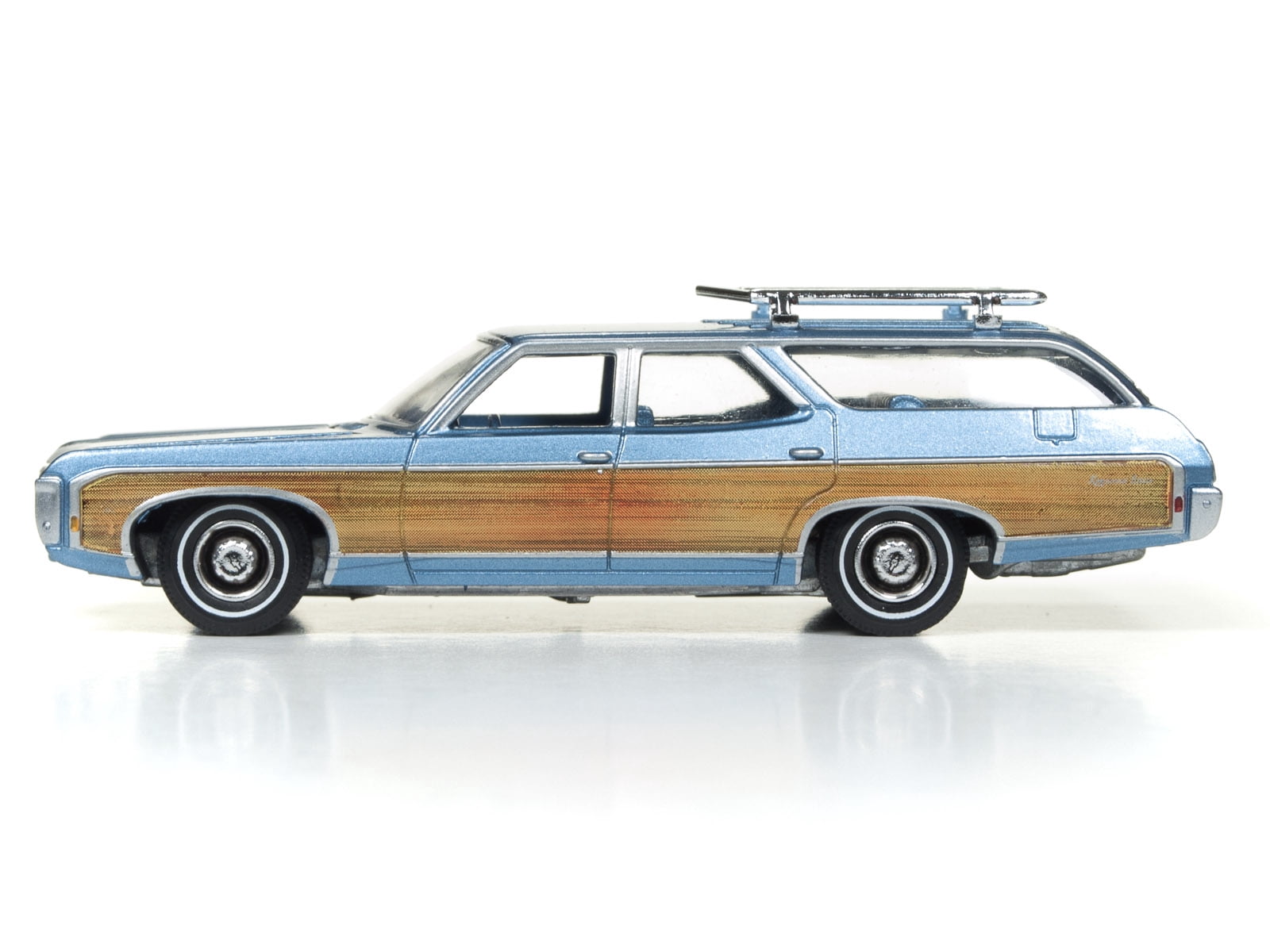 Auto World 1:64 Scale Blue 1969 Chevy Kingswood Estate Diecast Car