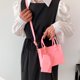 thumbnail image 4 of Bolso de hombro rómbico para mujer Bolso bandolera de fieltro Bolso tipo cartera simple y elegante (rosa), 4 of 5
