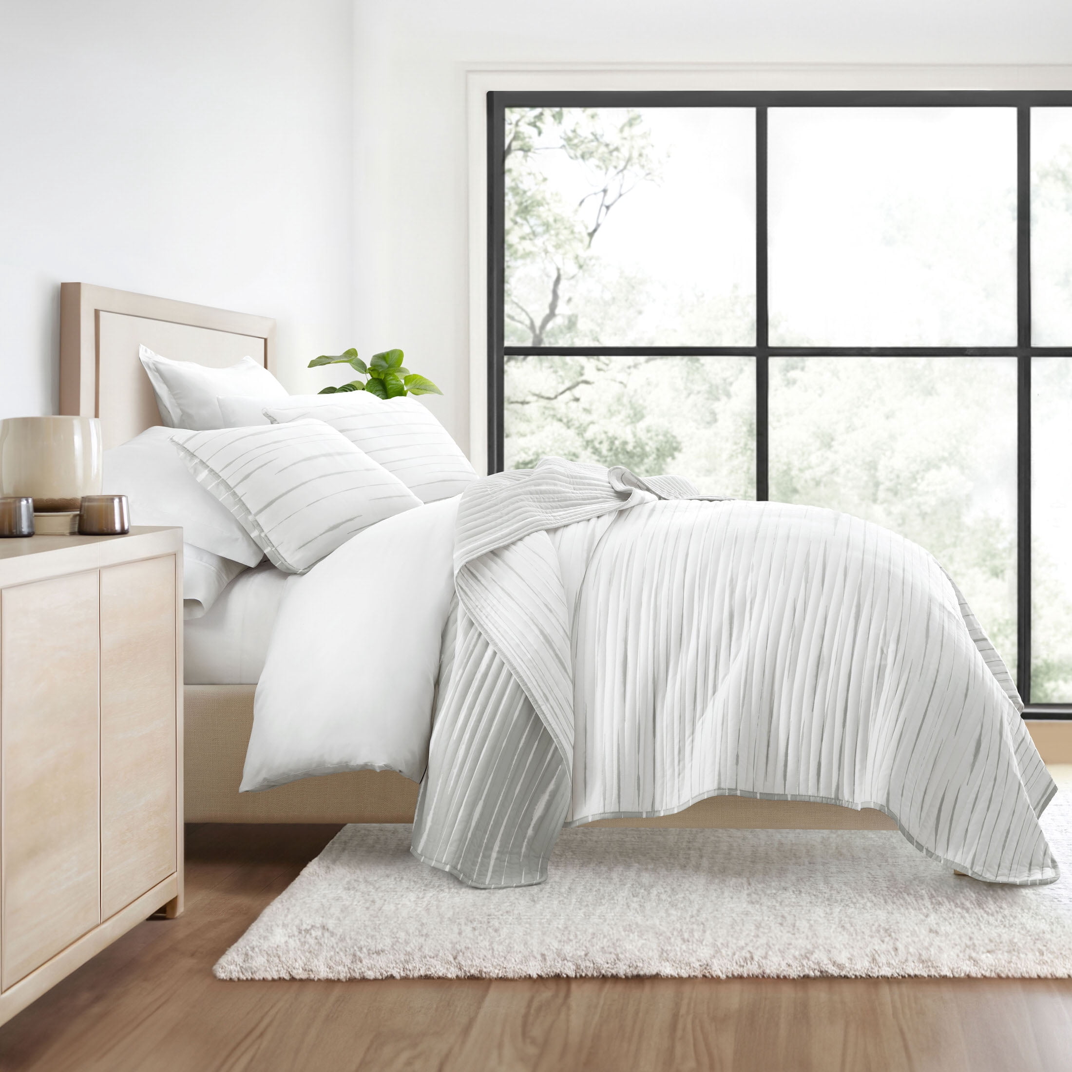 Lightweight Reversible Quilt Sets in Light Gray Horizon Patterned Coverlet for King/Cal King Size Beds by Comfort Canopy