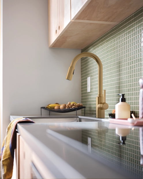 MOEN 7882BZG Genta LX Pull Down Sprayer Kitchen Faucet in Bronzed Gold