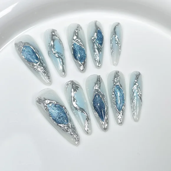 ERNA 10 Pcs Ongles Pressés Noirs Faits à la Main Faux Ongles Couverture Complète Contraste Métallique Dégradé Manucure Artificielle Embouts d'Ongles Portables, 13-TP