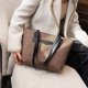 thumbnail image 4 of Bolso de hombro de moda para mujer | Bolso casual | Bolso bandolera Messenger | Correa ajustable | Poliéster | Ligereza | Se adapta a las llaves de la billetera del teléfono | 30x27x10cm | 1 Pieza, 4 of 6