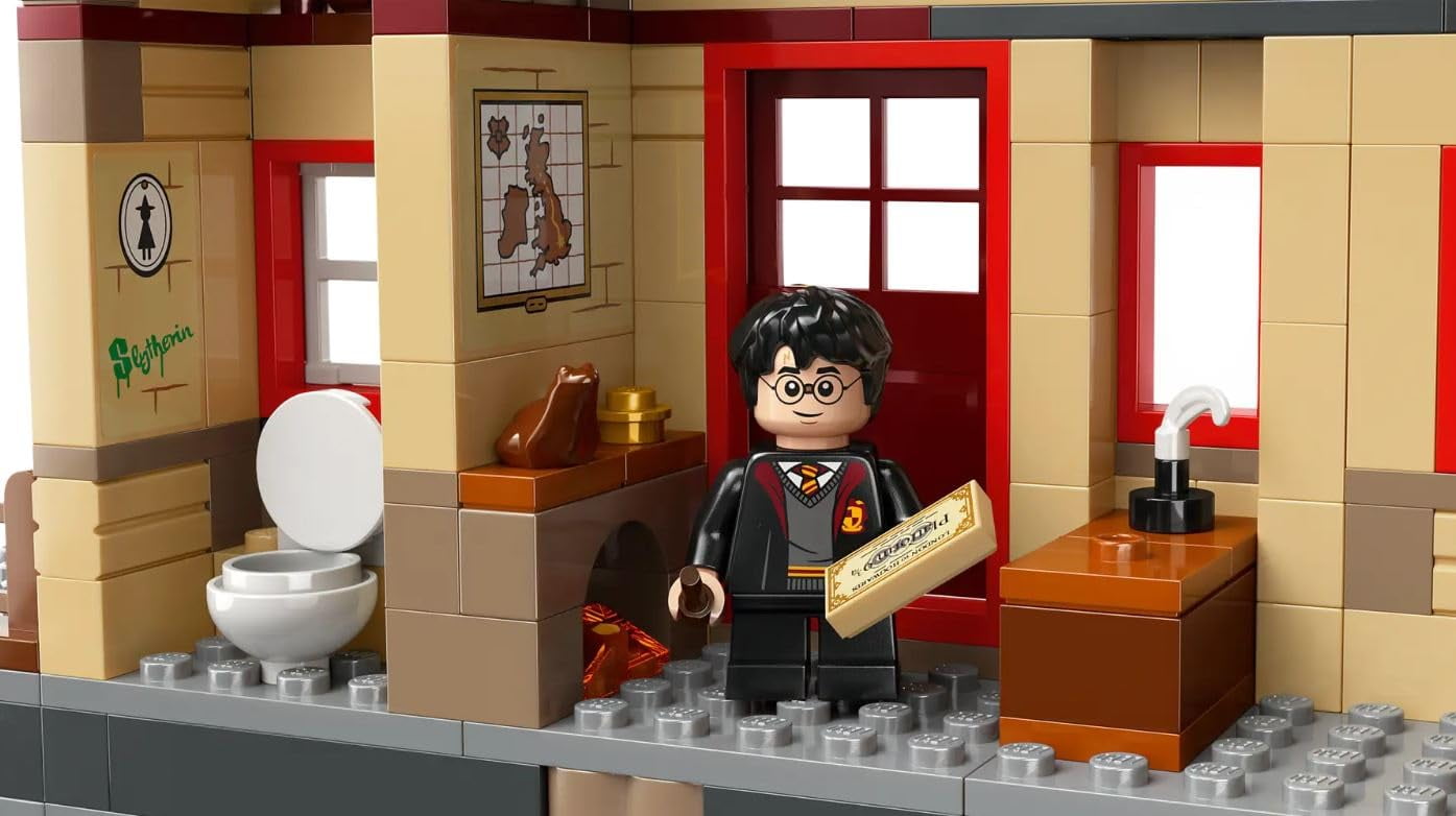 LEGO Harry Potter 76423 - Hogwarts Express ™ Train Set with Hogsmeade Station™