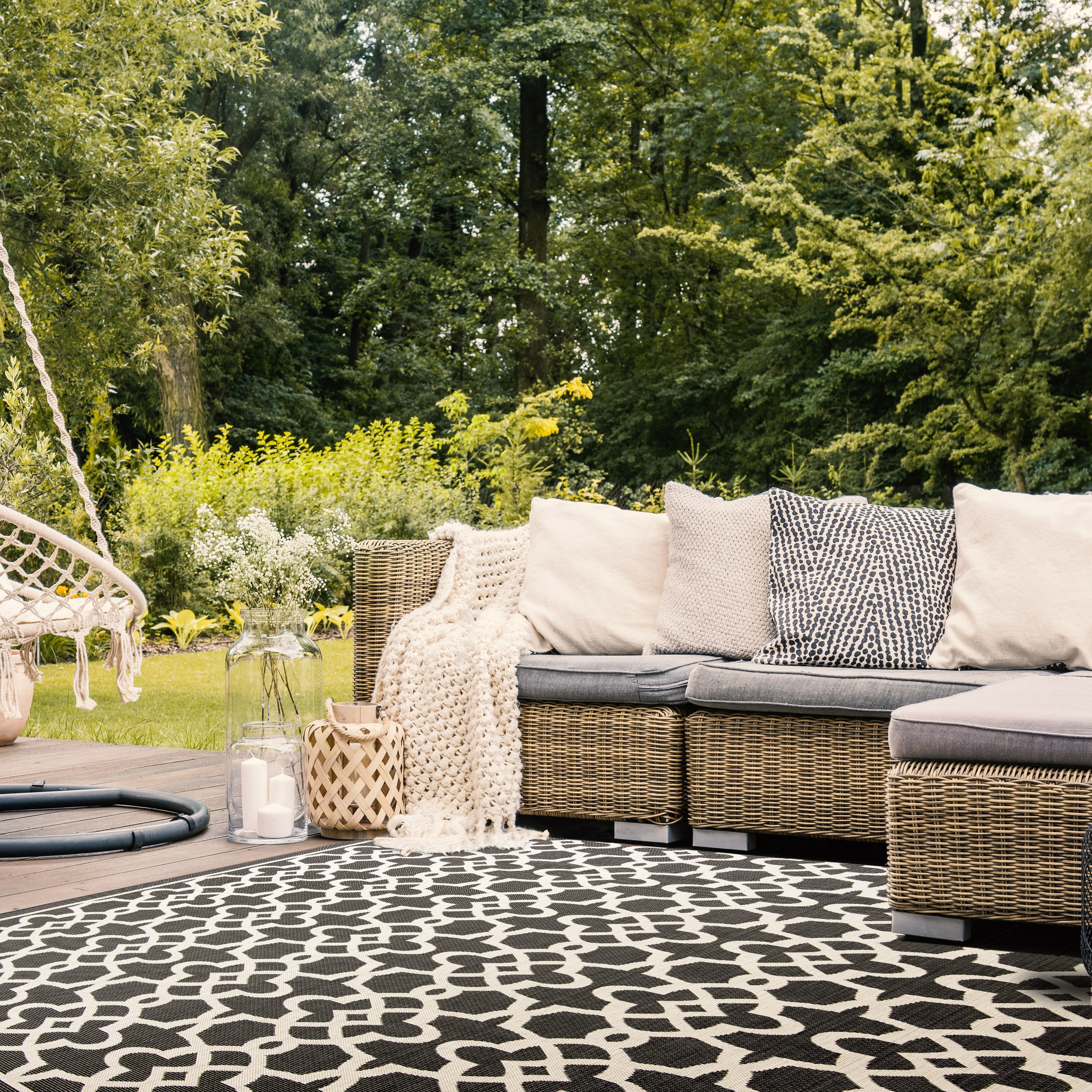 Safavieh Courtyard Carlos Oriental Indoor/Outdoor Area Rug, Black/Beige, 2' x 3'7"