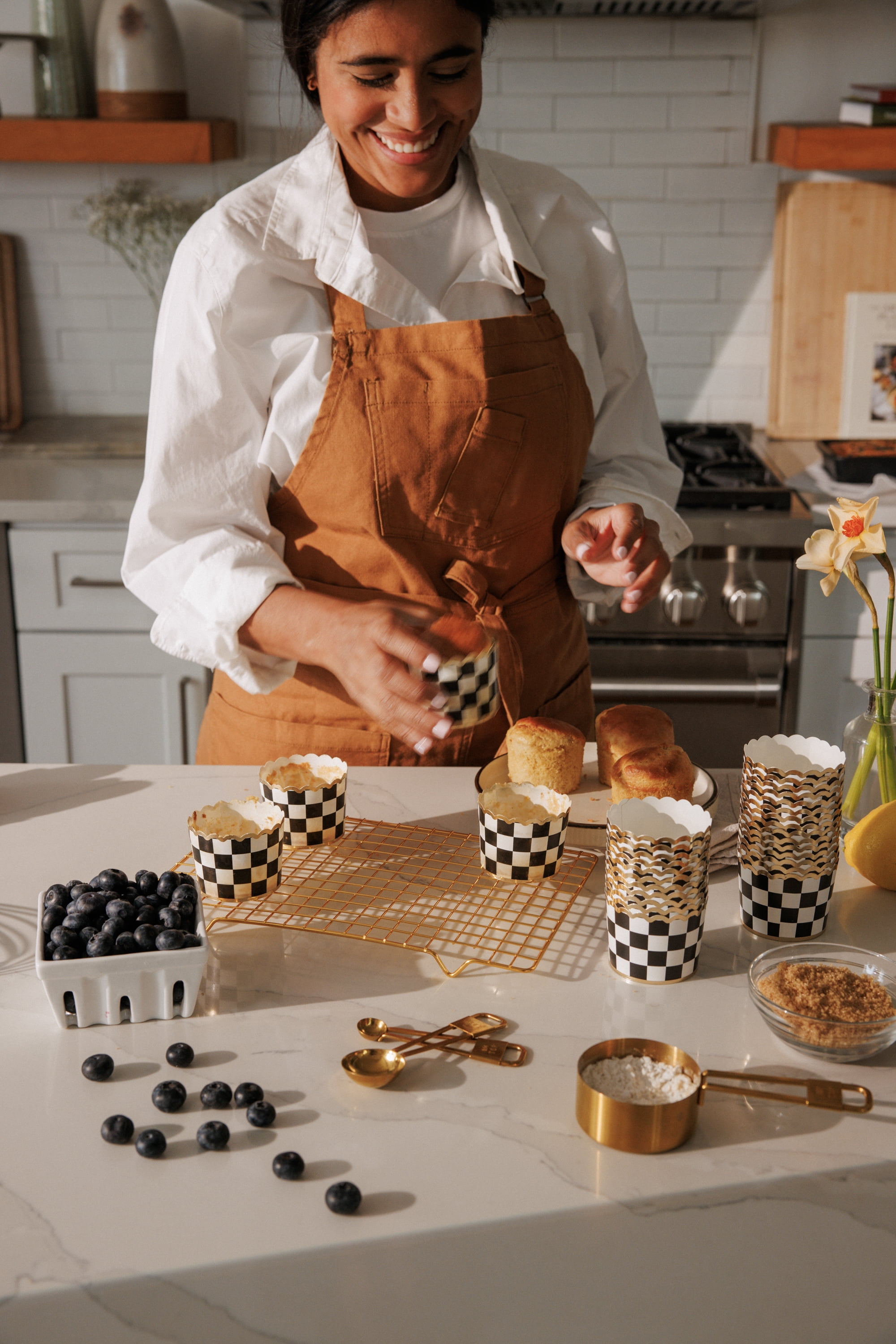Thyme & Table 30-Piece 5 Oz Paper Baking Cups, Black Checkered