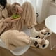 thumbnail image 4 of Zapato Pantuflas cálidas de felpa para mujer, de algodón para el hogar, pantuflas de vaca bonitas antideslizantes (42-43) Likrtyny  Para Estrenar, 4 of 9