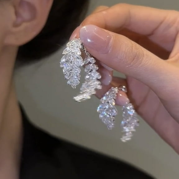 Exquisite full-diamond wheat ear and leaf earrings, sparkling earrings, utterly luxurious yet simple and stylish, perfectly complement any outfit and are perfect for everyday wear.