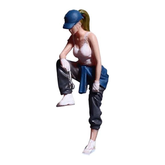 Miniature Figures Model Girl Figurine Resin Craft Standing Pose for 1/64 Scale Car Model Photography Decor