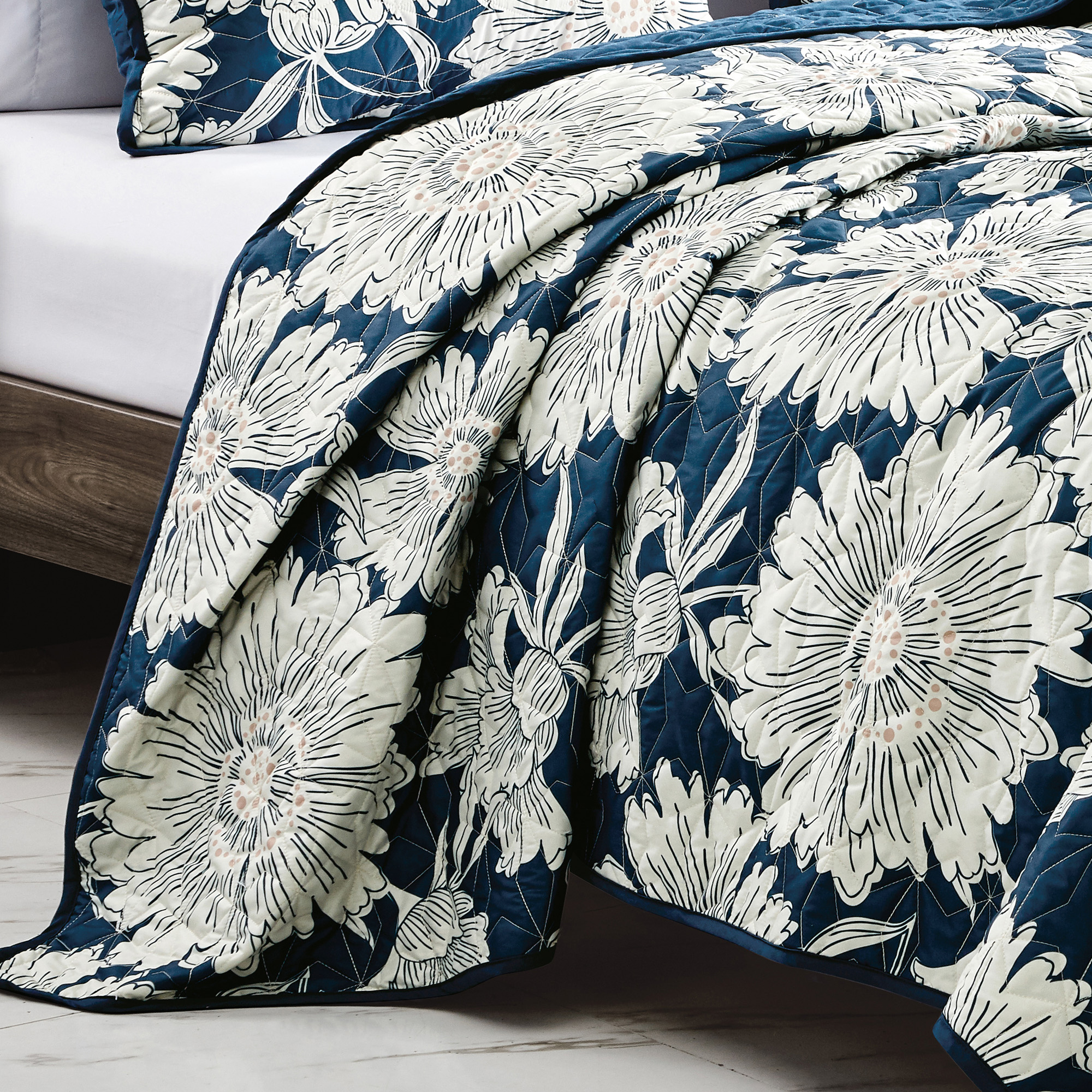 Evjk 3-Piece Decorative Lightweight Bedspread Set – Soft, Microfiber with Classic Print, King