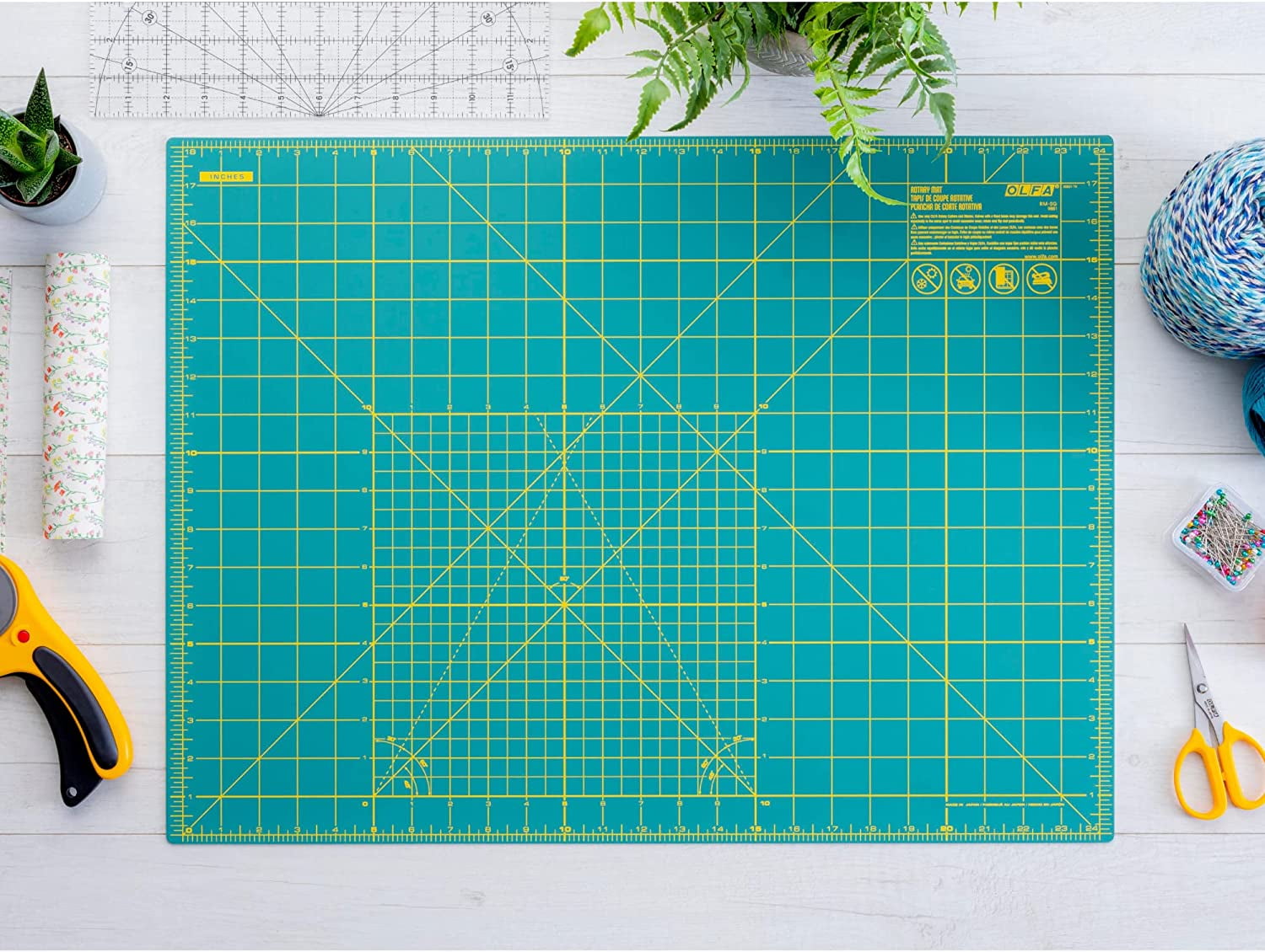  OLFA 12 x 18 Self Healing Rotary Cutting Mat (RM-CG) - Double  Sided 12x18 Inch Cutting Mat with Grid for Quilting, Sewing, Fabric, &  Crafts, Designed for Use with Rotary Cutters (