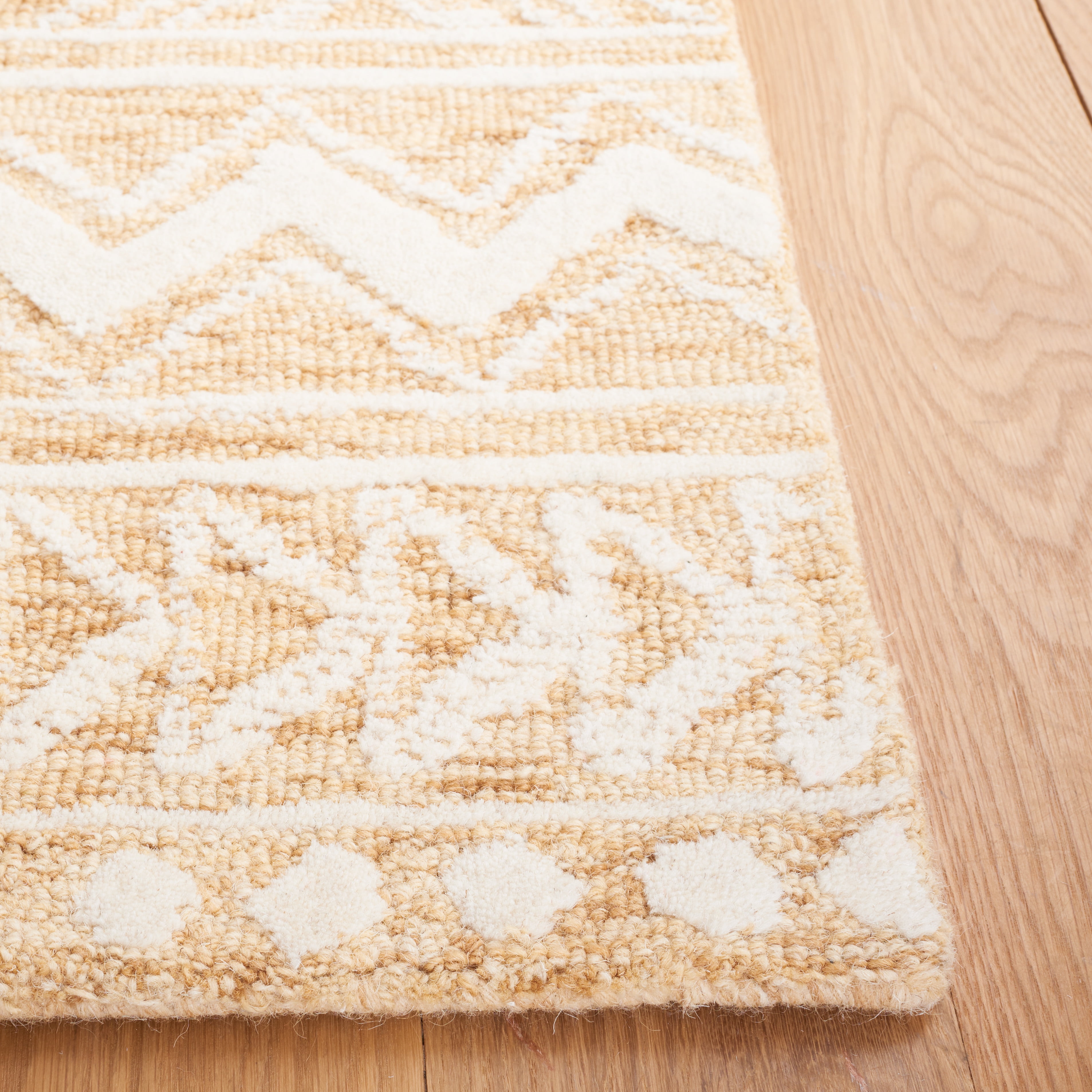 SAFAVIEH Metro Daria Medallion Area Rug, Gold/Ivory, 8' x 10'