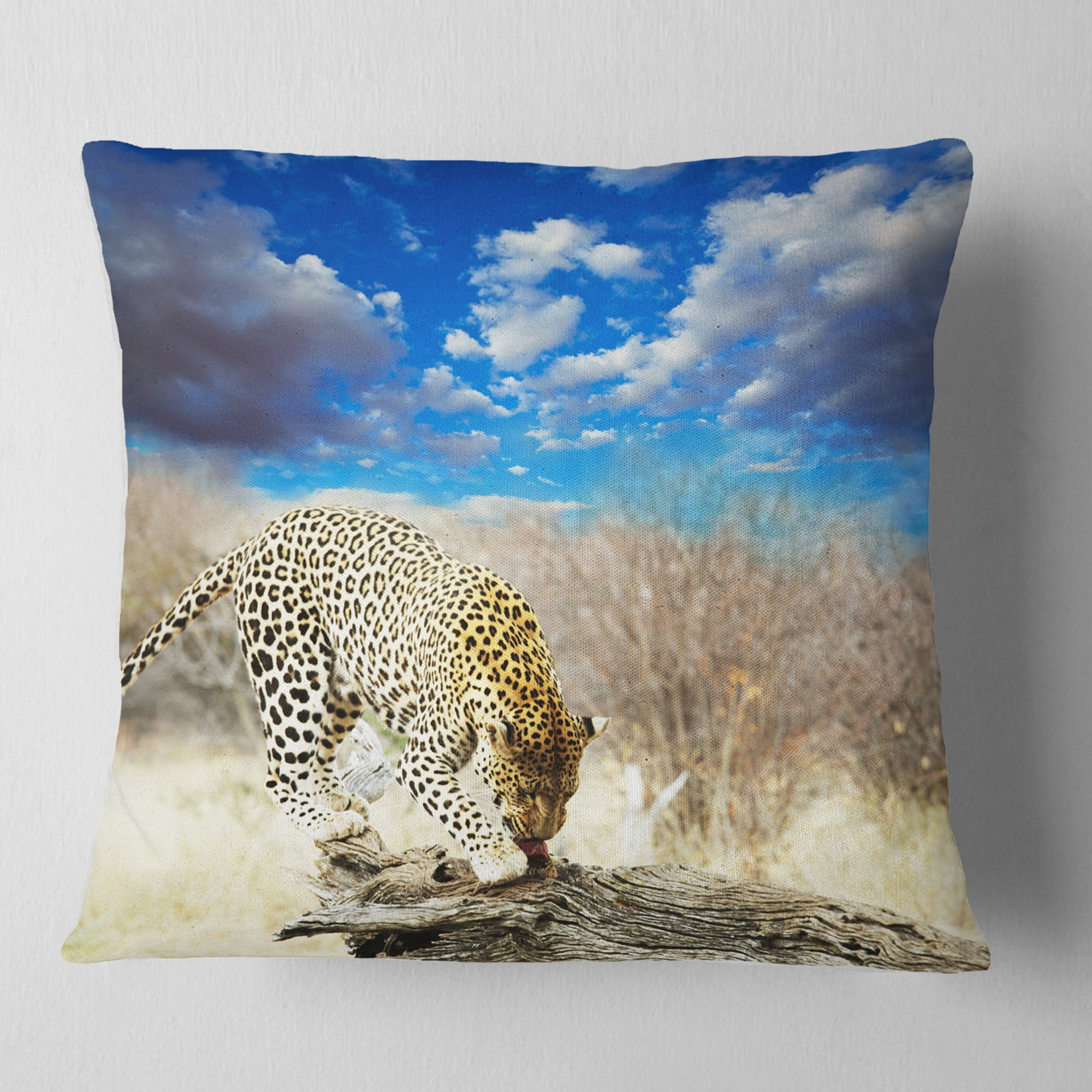 Designart Leopard Feeding on Tree Trunk - African Throw Pillow - 16x16