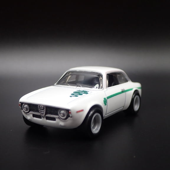 Open Box 1965-1969 ALFA ROMEO GIULIA SPRINT GTA RARE 1:64 SCALE DIORAMA DIECAST MODEL CAR