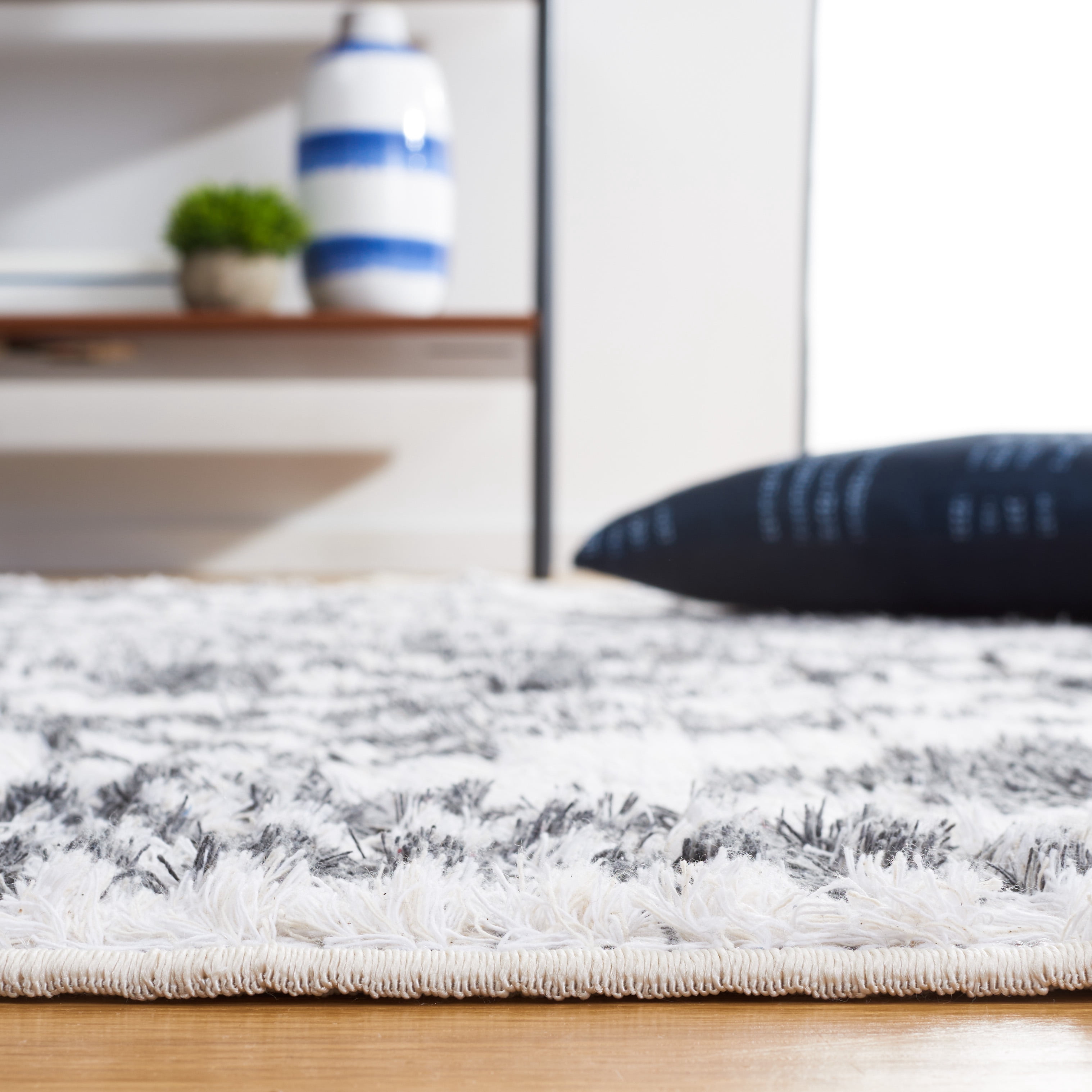 SAFAVIEH Augustine Norman Geometric Area Rug, Gray/Ivory, 5' x 7'7"