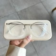 thumbnail image 4 of Gafas de estilo coreano nuevas con montura ovalada, estilo retro, ligeras, con remaches y antiluz azul, adecuadas para múltiples escenarios, 4 of 5