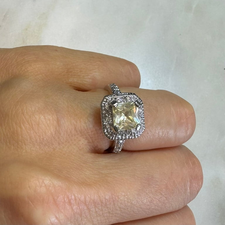 Handset 7mm Classic Engagement Yellow Stone Princess Cut Ring