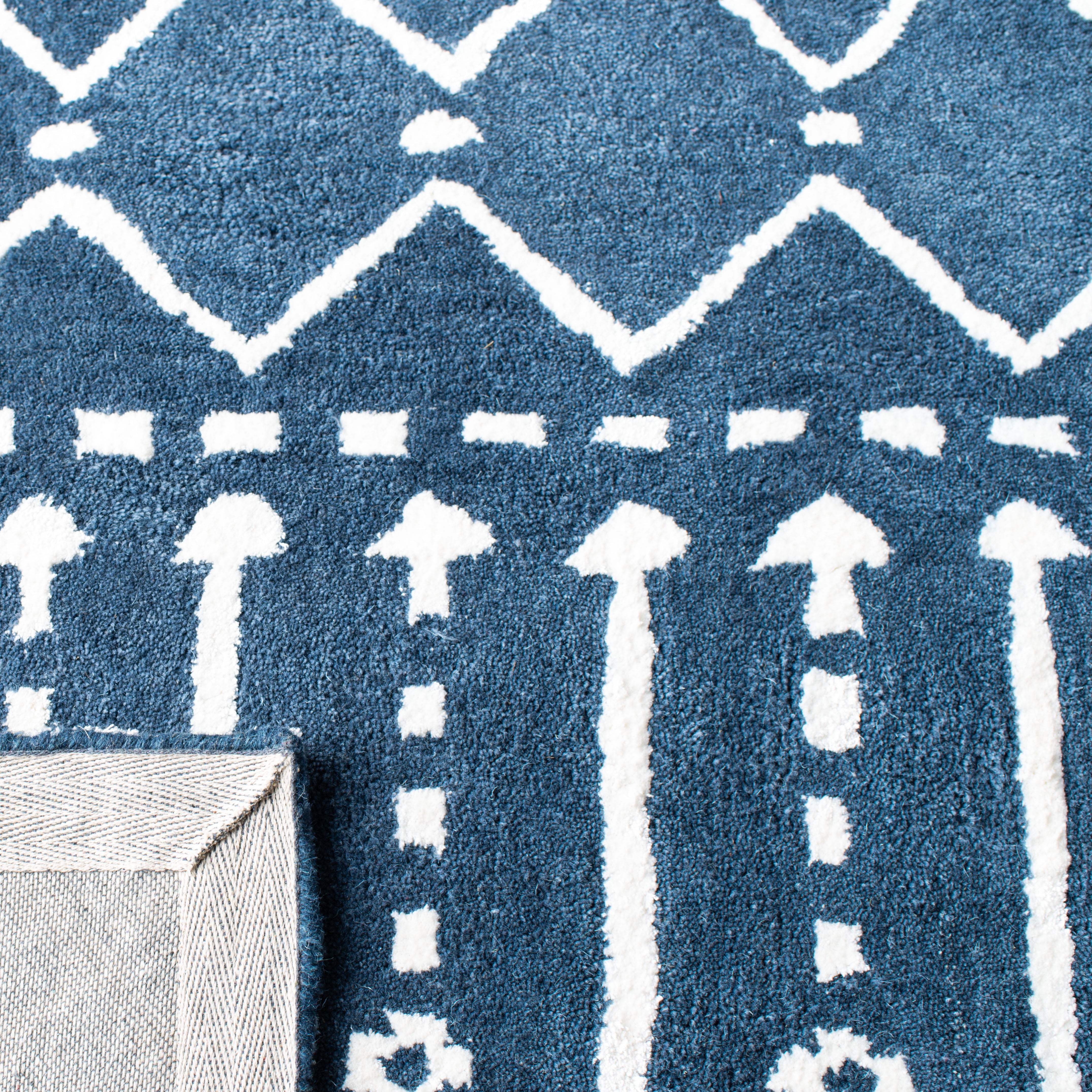SAFAVIEH Himalaya Darin Geometric Wool Area Rug, Navy/Ivory, 6' x 9'
